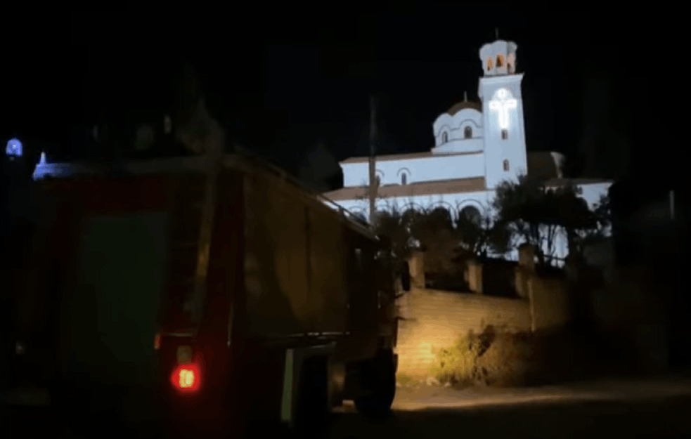 GORELA PRAVOSLAVNA CRKVA U ALBANIJI: Zvonik crkve u Elbasanu zahvatio požar (VIDEO)